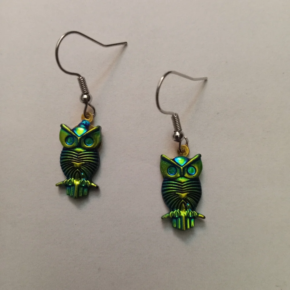 Hand Crafted New iridescent holographic owl statement earrings - Picture 5 of 5